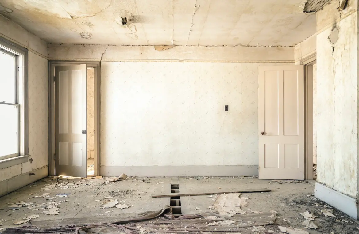 Waste disposal crew managing a cleanout project in Brentwood